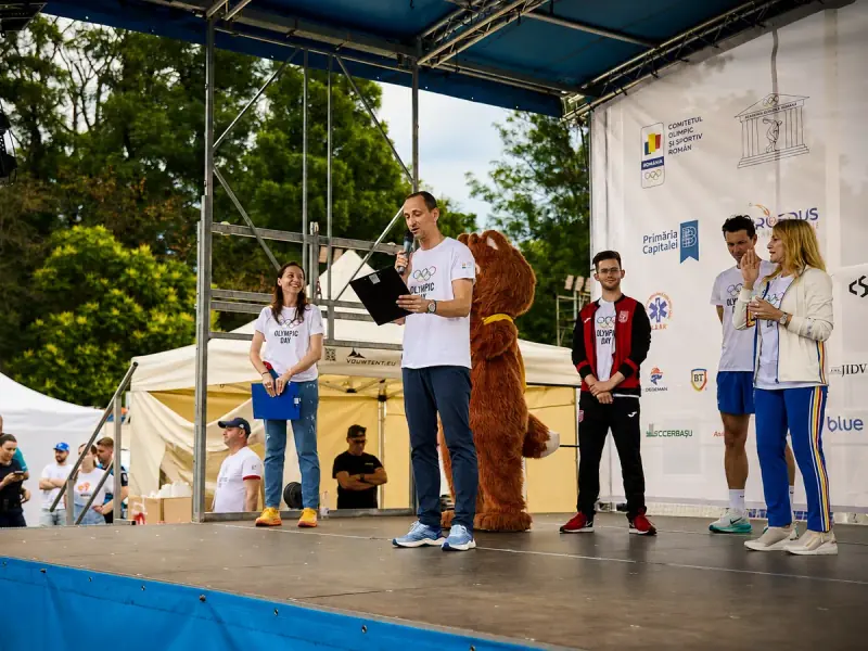 Participanți la Crosul Național Ziua Nadiei